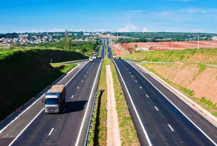 Ao todo, a CNT avaliou 111,8 quilômetros de estradas estaduais, federais e concedidas. Veja agora o ranking das 10 melhores rodovias do Brasil  Reprodução: Flipar