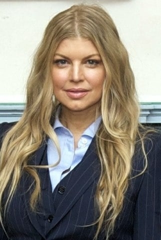 A cantora americana Fergie resistiu no começo, mas aceitou fazer hipnoterapia para combater seu vício em metanfetamina, substância ilícita capaz de afetar o sistema nervoso e o comportamento. Ela declarou que passou a gostar de hipnose ao longo do tratamento.  Reprodução: Flipar