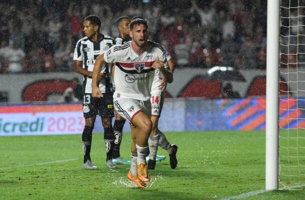 Nos últimos anos, o tradicional San-São tem sido generoso em gols, com média superior a três bolas na rede considerados os dez confrontos mais recentes. - Foto: Paulo Pinto/saopaulofc.net Reprodução: Jogada10