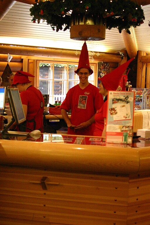 Além da Vila do Papai Noel, foi criada uma agência de correio que recebe e responde cartas de crianças com o selo do Círculo Polar Ártico. Reprodução: Flipar