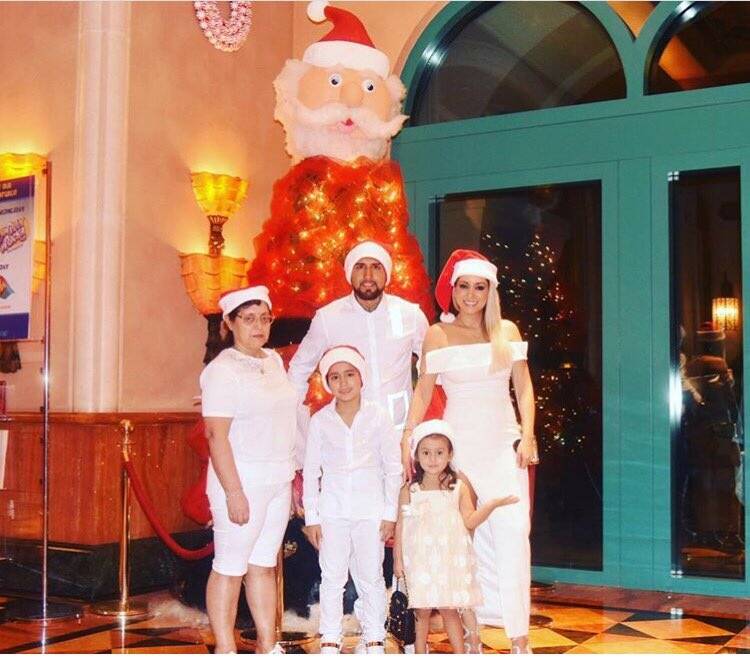 Vidal posou ao lado da família para comemorar o natal. Foto: Reprodução/Instagram
