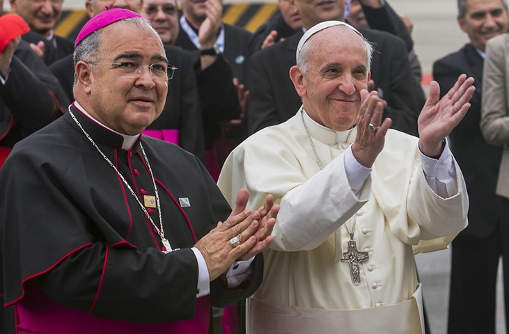 O papa condenou publicamente o hábito da intriga: “O diabo é a grande fofoca. Ele sempre está dizendo coisas ruins dos outros porque ele é o mentiroso que quer dividir a Igreja. (…) Se algo dá errado, ofereça seu silêncio e suas orações ao irmão ou à irmã que cometeu um erro” Reprodução: Flipar