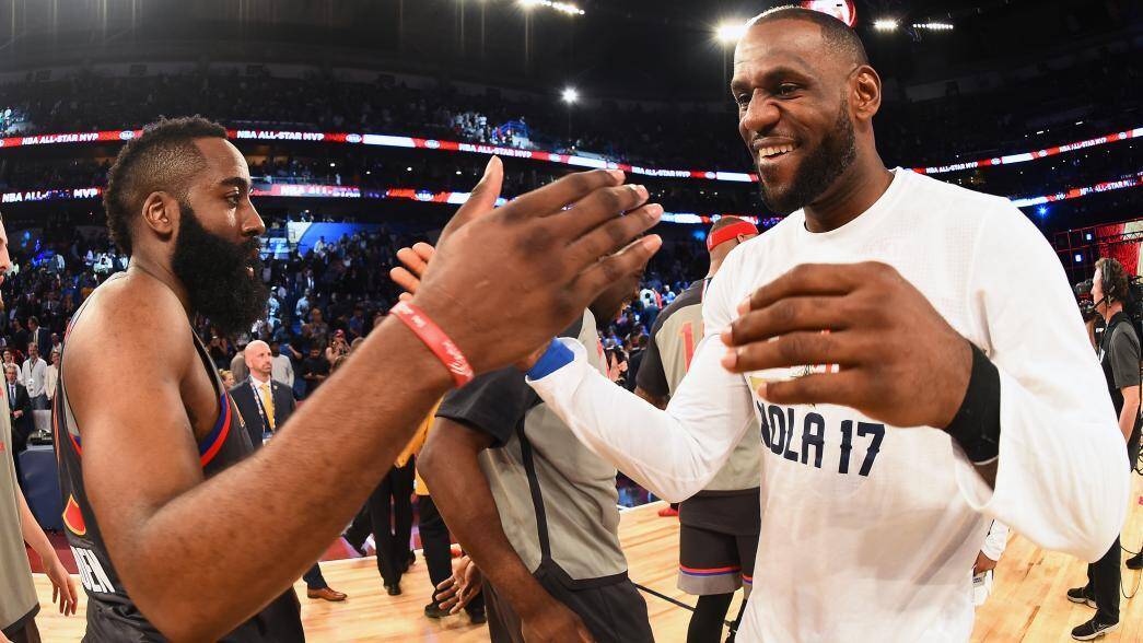 James Harden e LeBron James, que se enfrentaram na última edição do All-Star Game, poderão jogar juntos no próximo jogo festivo. Foto: Reprodução/Twitter/NBAAllStar