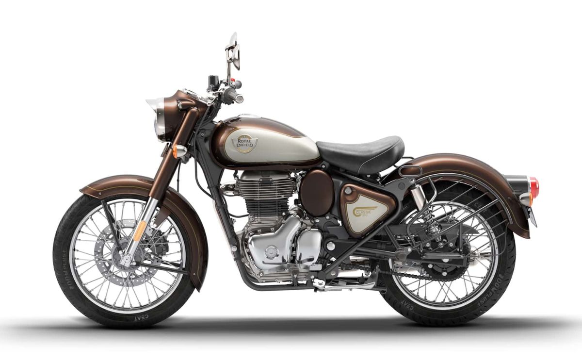 Classic 350 na versão Medallion Bronze. Foto: Divulgação/Royal Enfield