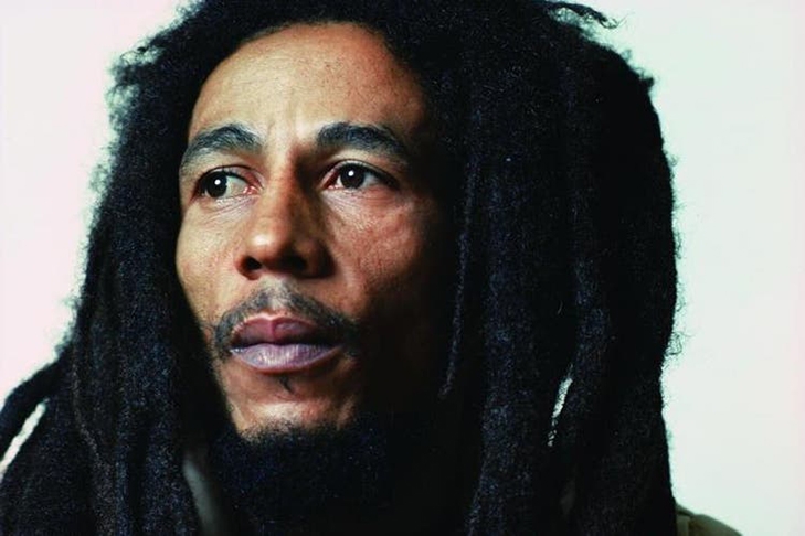 Bob Marley morreu num hospital em Miami, quando tentava voltar da Alemanha para a Jamaica para morrer em casa, pois já estava desenganado pelo médico. Mas ele não conseguiu completar a viagem. Morreu em 11/05/1981 Reprodução: Flipar