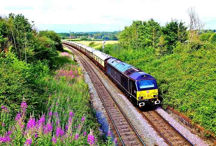 2º) British Pullman, a Belmond Train (pontuação do leitor: 91,11): Operado pela Belmond, o British Pullman leva os passageiros em uma viagem no tempo pela Inglaterra.  Reprodução: Flipar