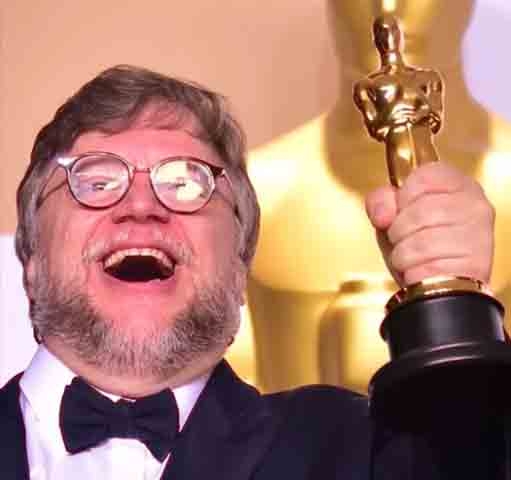 A consagração definitiva viria em 2007, com “A Forma da Água”, um conto de fadas para adultos que lhe rendeu quatro Oscars, incluindo Melhor Diretor e Melhor Filme. 
 Reprodução: Flipar