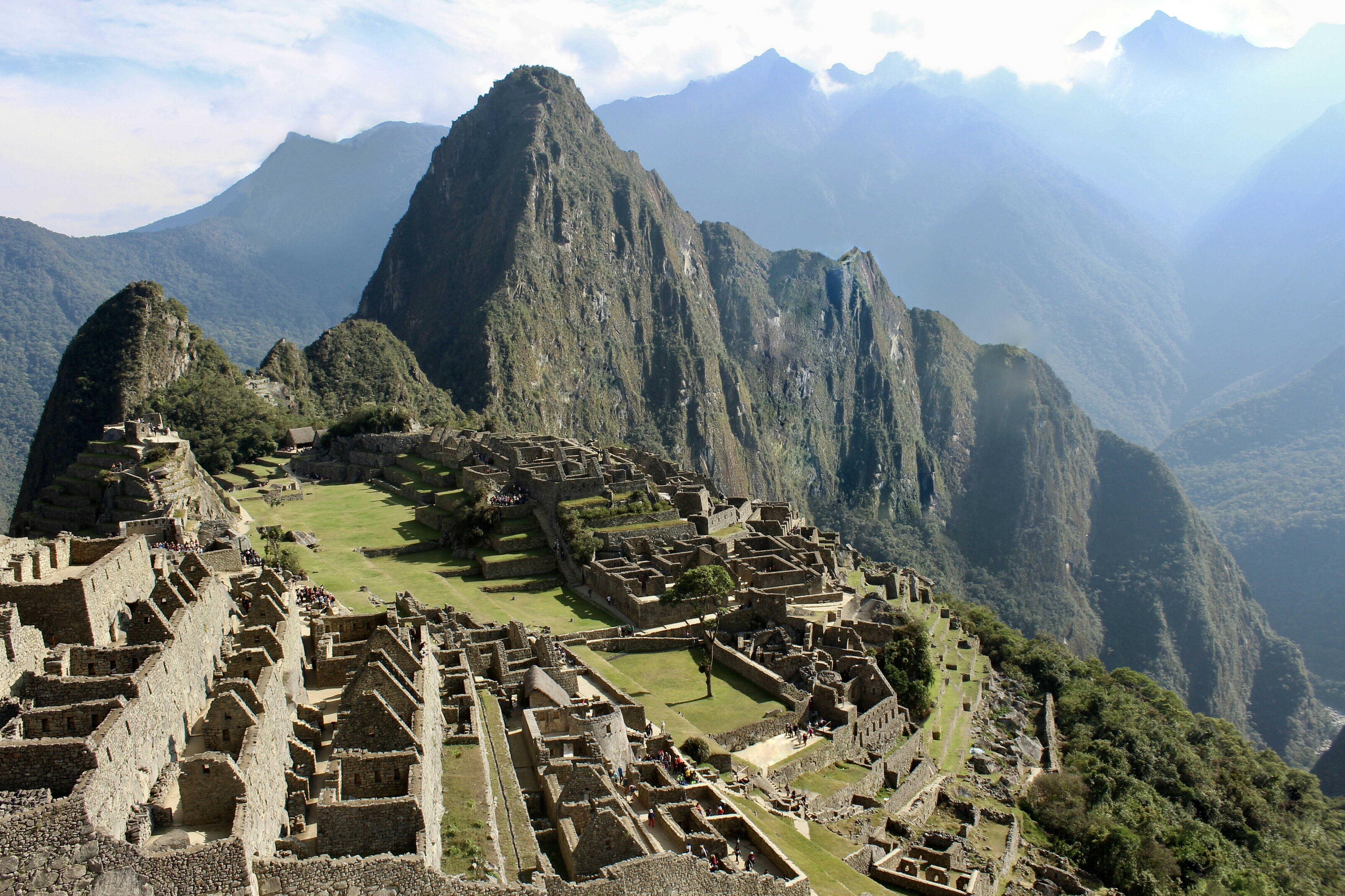 Machu Picchu, também conhecido como cidade perdida dos incas, é um paraíso histórico perdido nas montanhas do Peru. shutterstock 