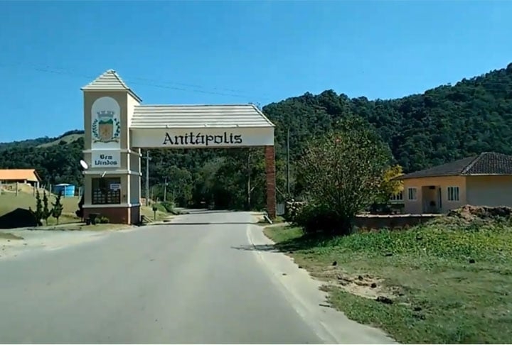 Anitápolis (Santa Catarina) - Cidade com 3.200 habitantes numa área de 542 km², a 430m de altitude e 98 km de distância da capital Florianópolis. Reprodução: Flipar