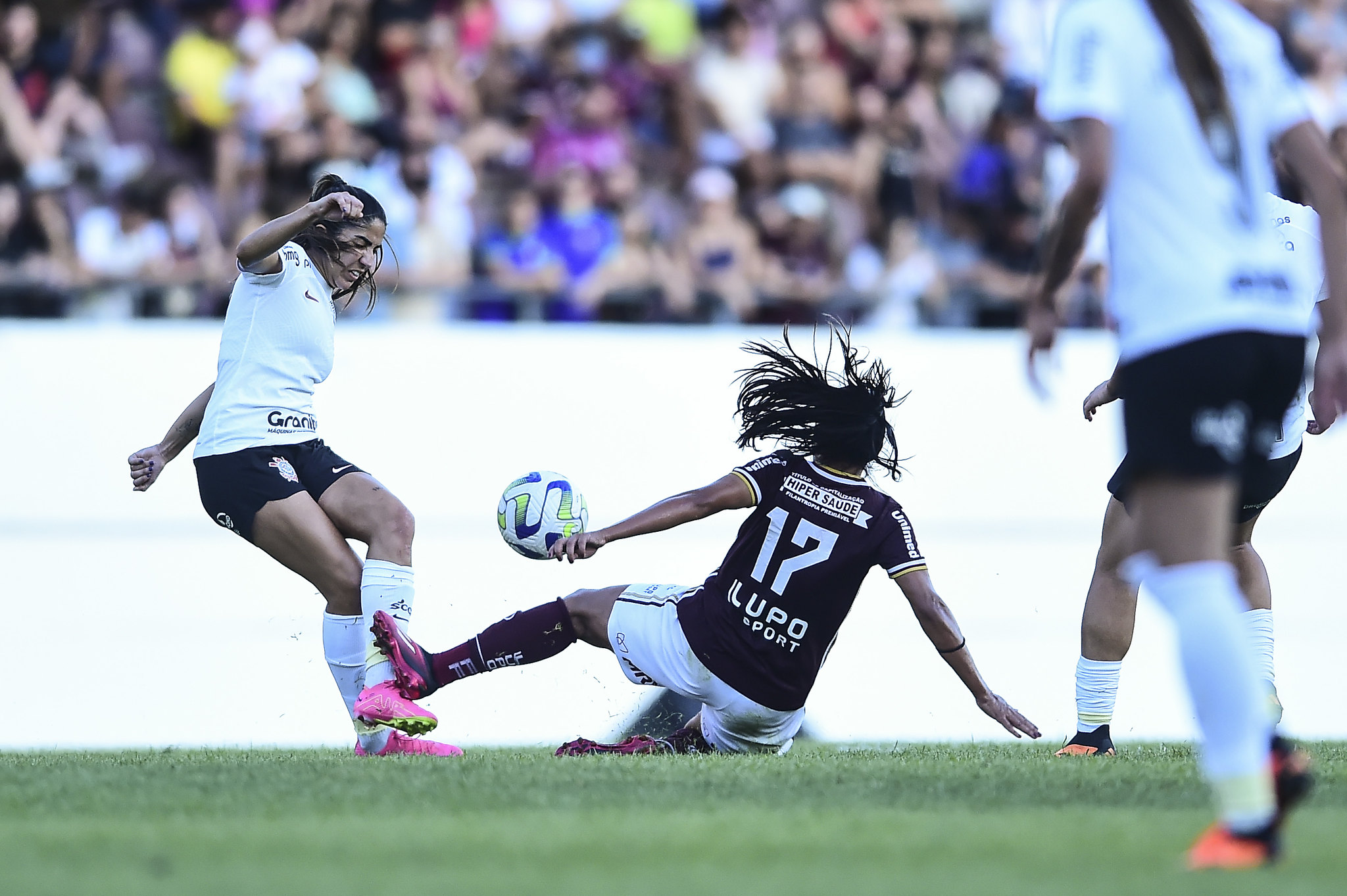 Ferroviária e Corinthians empatam na ida da final do Brasileirão