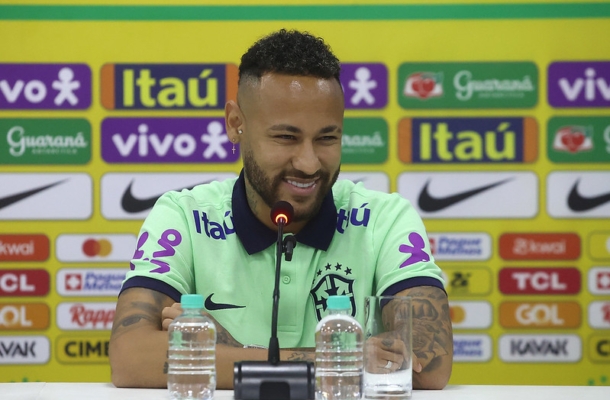  - Obviamente, saiu em todos os lugares um monte de palpite, um monte de sabichão que sabiam a verdade do que aconteceu, e ninguém sabe - iniciou Neymar. - Foto: Vitor Silva/CBF