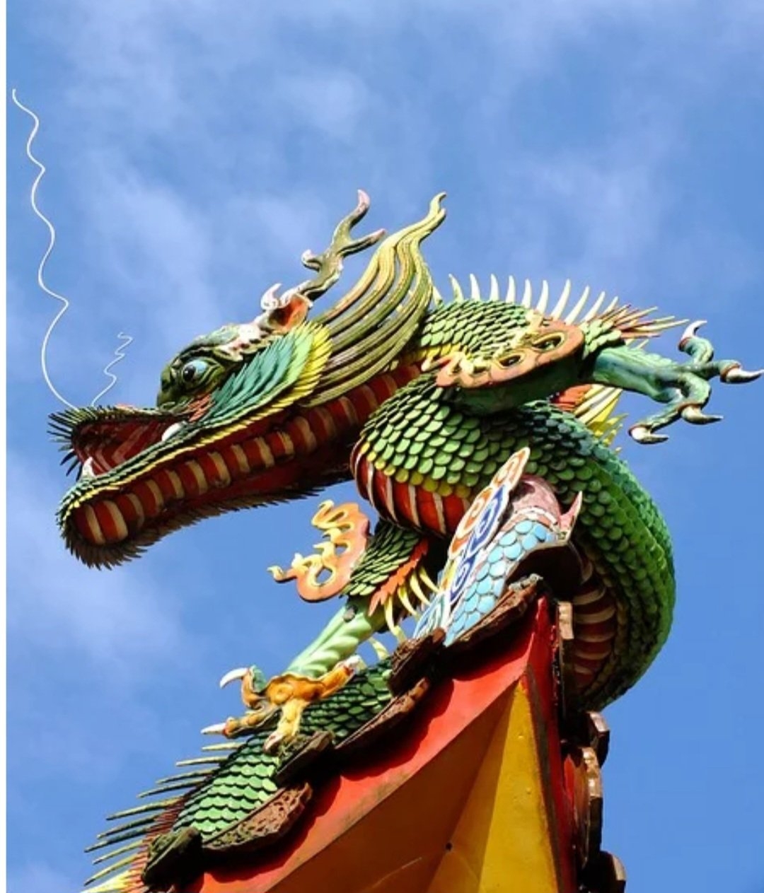 Dragão- Poderoso símbolo de boa sorte e proteção em várias culturas. Representando força e sabedoria, pode ser encontrado em formas variadas, como estátuas e joias. Na cultura chinesa, é associado à prosperidade e boa fortuna, sendo considerado auspicioso tê-lo em casa ou no local de trabalho Reprodução: Flipar