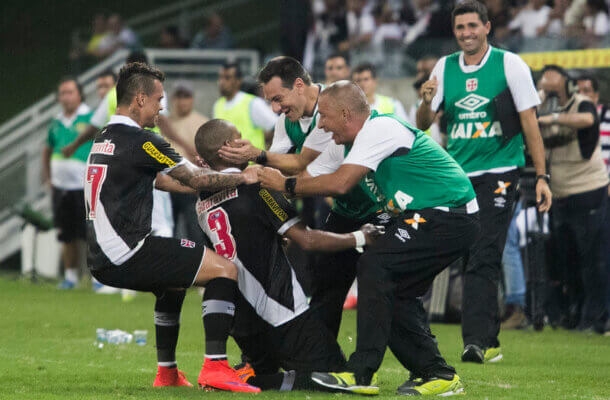 Na ida, em Cuiabá, no Estádio Presidente Eurico Gaspar Dutra, as equipes empataram por 1 a 1. O gol do zagueiro Rodrigo nessa partida acabaria definindo a classificação vascaína depois da igualdade por 0 a 0 no Rio. - Foto: Paulo Fernandes/Vasco