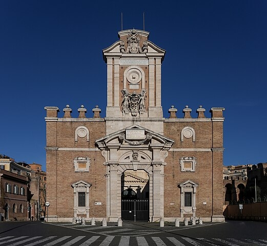 PORTA PIA – ROMA, ITÁLIA - Projetada por Michelangelo no século XVI, marca a modernização da entrada de Roma. Tornou-se referência histórica do período renascentista. Reprodução: Flipar