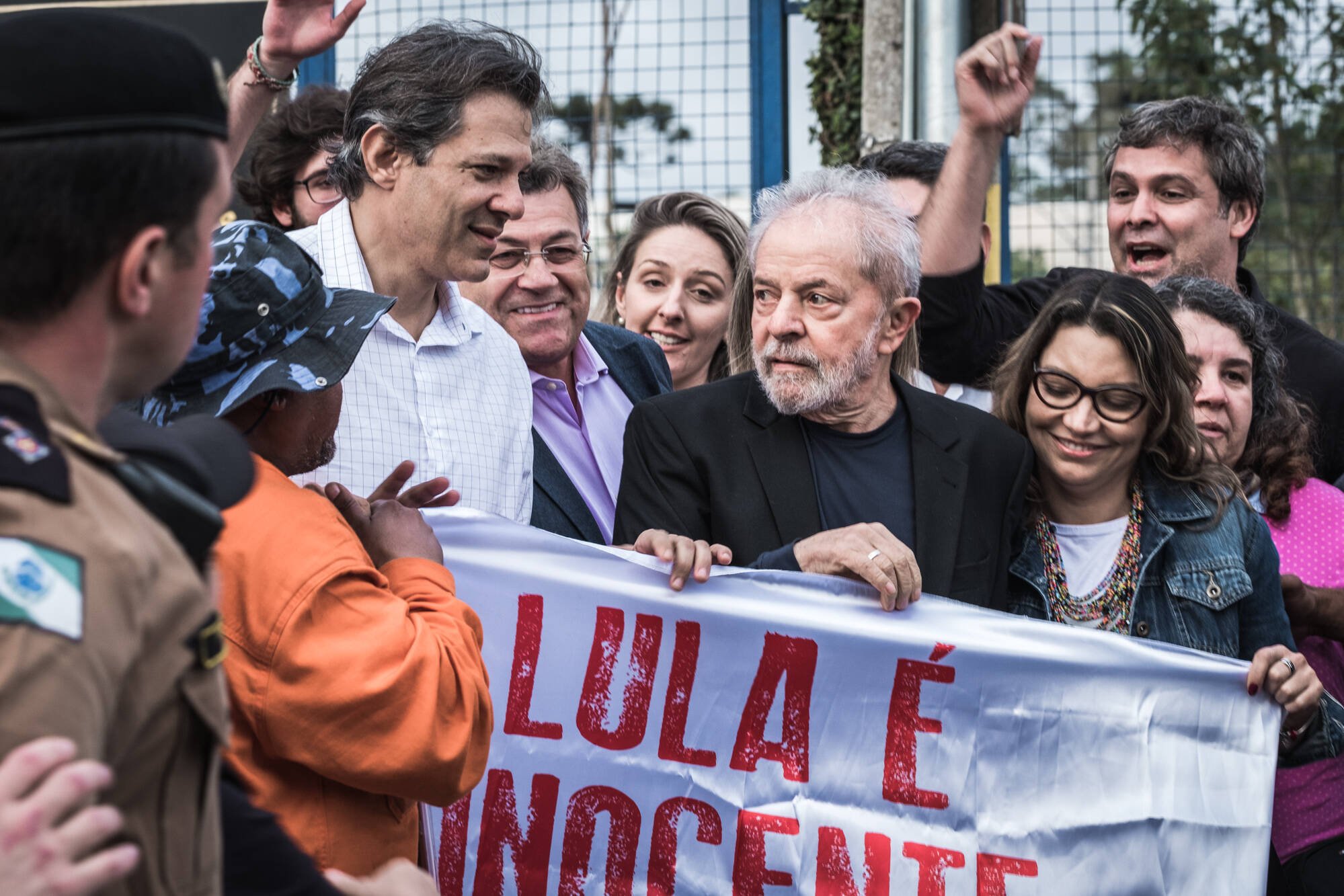 Lula saindo da cadeia. Foto: Gibran Mendes / CUT Paraná