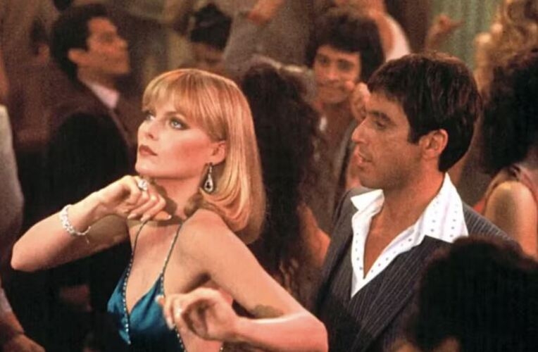 A escalação da dupla Al Pacino e Michelle Pfeiffer seria uma forma de exaltar os 40 anos do clássico “Scarface”, de Brian De Palma, estrelado por eles. 
 Reprodução: Flipar
