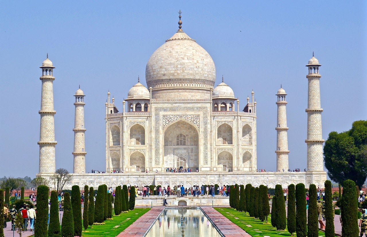 O Taj-Mahal é um mausoléu situado em Agra, na Índia, sendo o mais conhecido dos monumentos do país. Encontra-se classificado pela UNESCO como Patrimônio da Humanidade. Foi anunciado em 2007 como uma das sete maravilhas do mundo moderno. Reprodução: Flipar