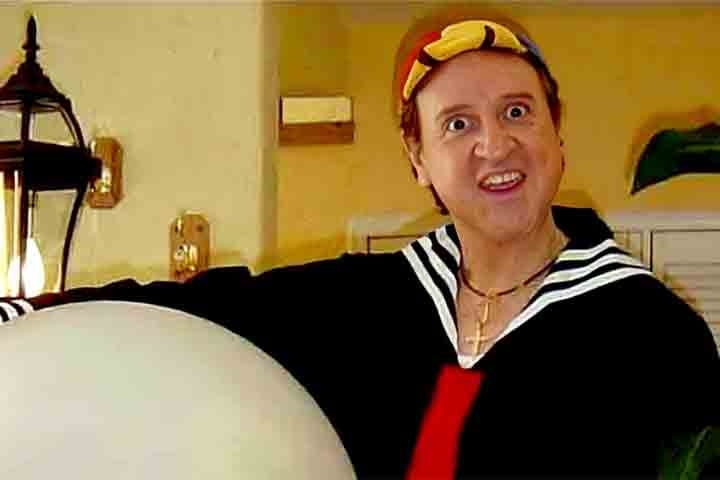 Carlos Villagrán, o Quico - Ator fez um dos mais queridos personagens da série, o filho bochechudo de Dona Florinda, famoso por bordões como “Você não vai com a minha cara?” e “Gentalha, gentalha!”. 

 Reprodução: Flipar