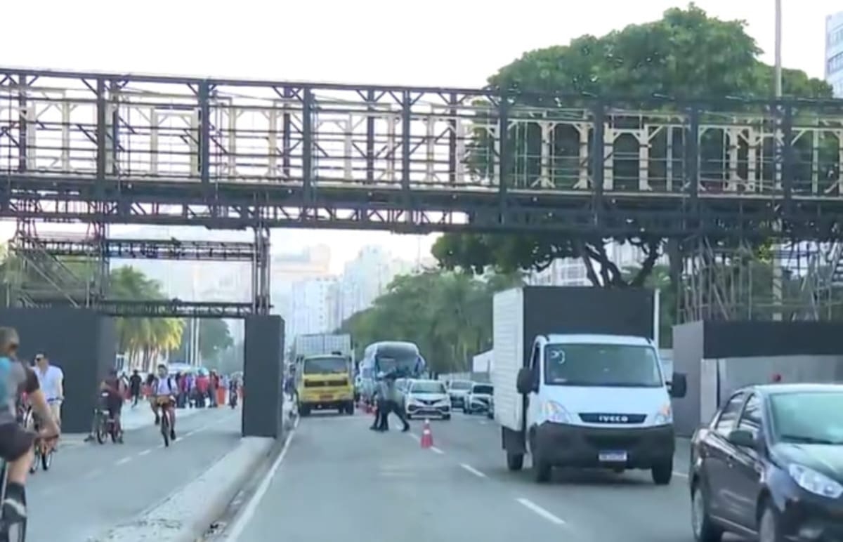 Copacabana também terá um esquema especial de trânsito, com interdições, e de transporte, com o metrô funcionando até 4h da madrugada e linhas extras de ônibus para atender ao público. Reprodução: Flipar