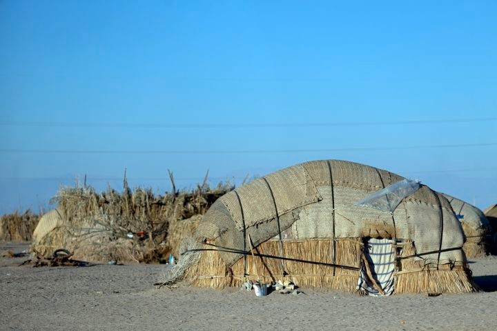 No Neolítico (cerca de 10.000 a.C.), houve a transição de comunidades nômades para sedentárias, com o desenvolvimento da agricultura, domesticação de animais e criação de ferramentas avançadas, formando as primeiras aldeias. Reprodução: Flipar