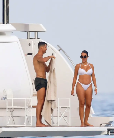 Cristiano Ronaldo e Georgina em momento íntimo BackGrid