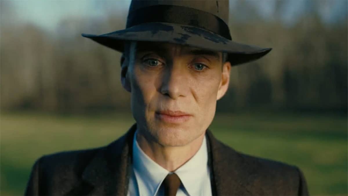 O longa, que conta a história de J. Robert Oppenheimer, físico americano e inventor da bomba atômica, conta com 94% de aprovação no site de críticas Rotten Tomatoes. E já alcançou US$ 942 milhões em bilheteria. 