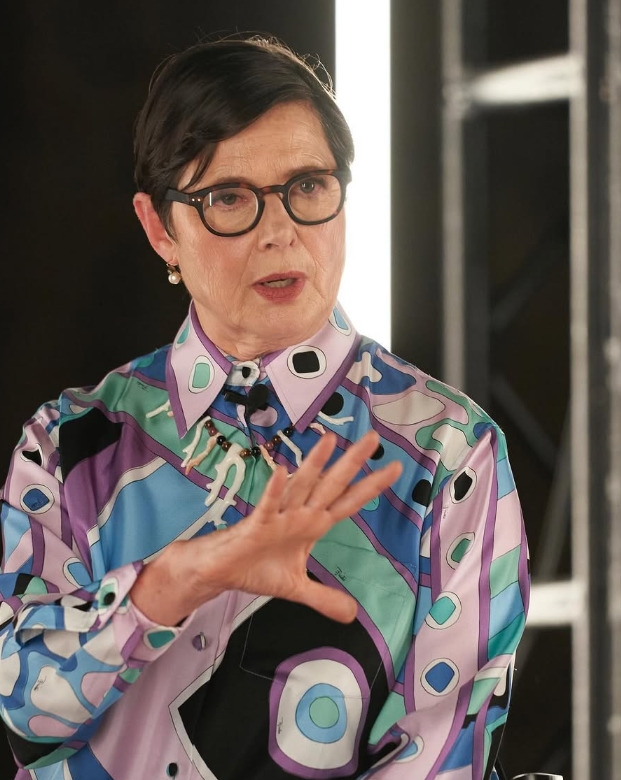 “Não tenho muito diálogo no filme - essa foi uma escolha feita para enfatizar como a Igreja Católica é muito patriarcal e como os homens têm papéis de tomada de decisão”, declarou a atriz em entrevista ao site “National Catholic Reporter”.  Reprodução: Flipar