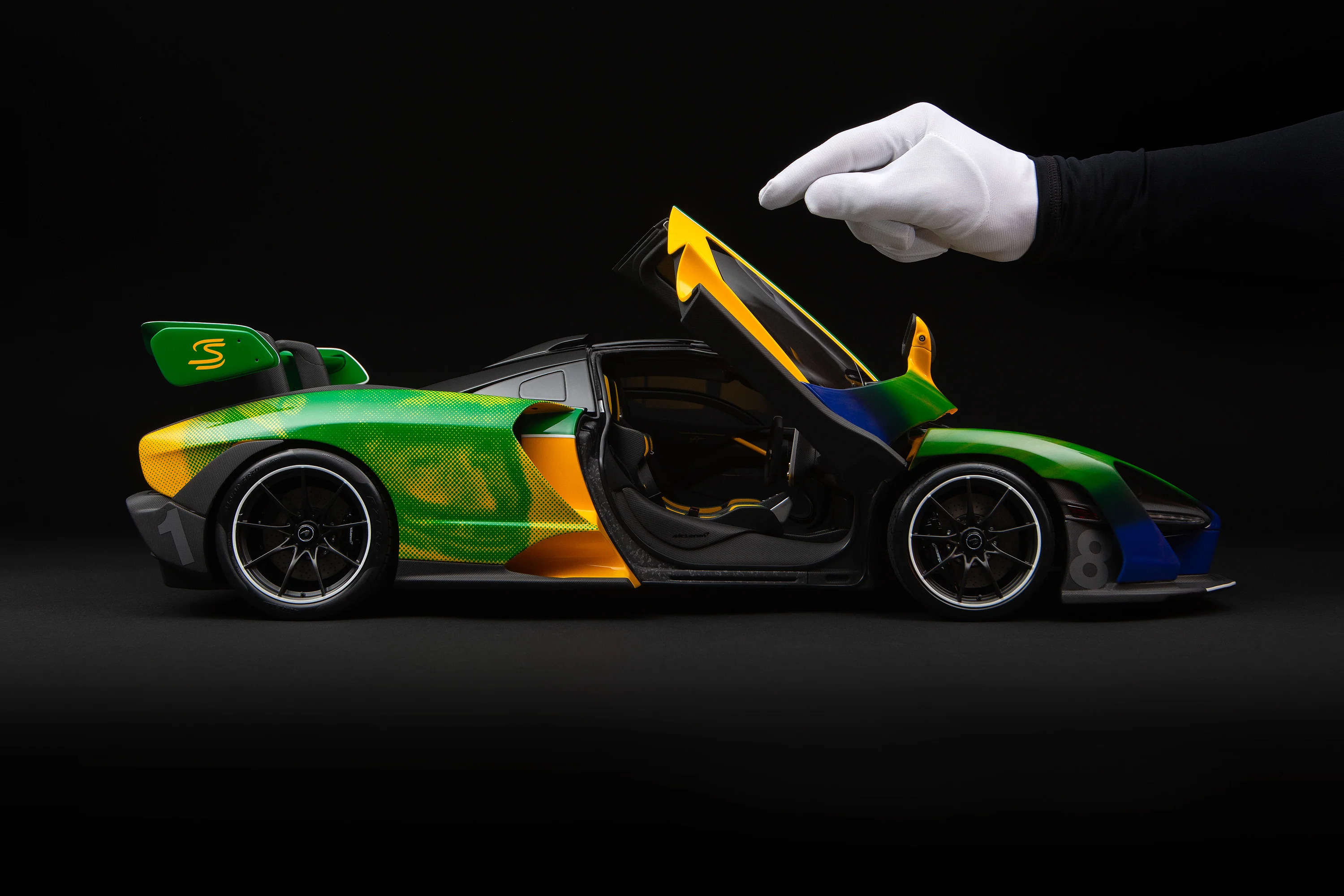 McLaren Senna com pintura Senna sempre em miniatura 1:8 Divulgação/Amalgam Collection 