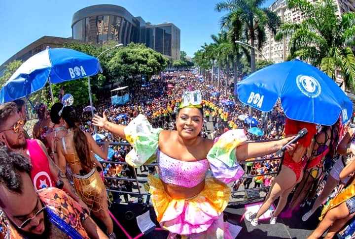 Na ocasião, ela anunciou que finalmente poderia voltar a fazer algo que ama: brincar no carnaval. Ela disse que os 15 anos do Bloco da Preta seriam com uma comemoração especial.  Reprodução: Flipar