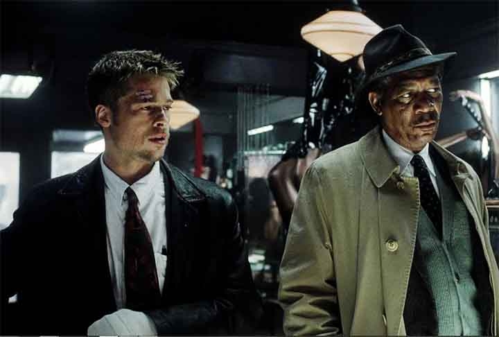 Seven (1995): terceiro filme de David Fincher na lista, o filme é um thriller policial que segue dois detetives, William Somerset (Morgan Freeman) e David Mills (Brad Pitt), que investigam uma série de assassinatos baseados nos sete pecados capitais. À medida que o caso avança, eles descobrem que os crimes são parte de um plano mais elaborado e perturbador. A narrativa intensa e os personagens complexos mantêm o público engajado, enquanto a trama se desenrola de forma surpreendente e impactante. Reprodução: Flipar