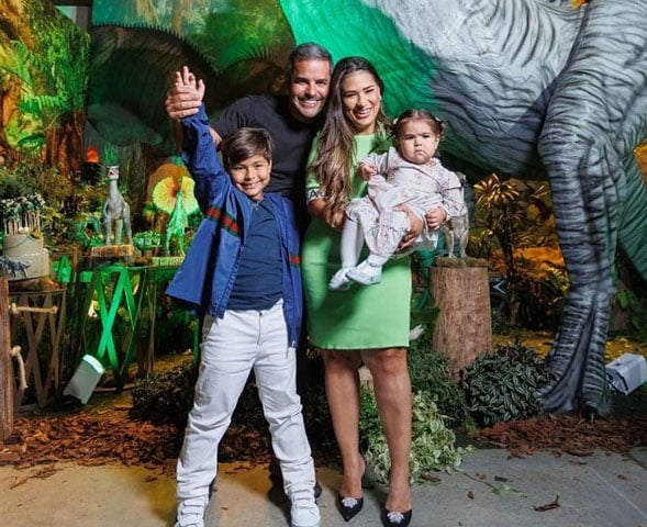 Desde 2013, Simone é casada com o piloto de avião e empresário Kaká Diniz. Os dois têm dois filhos juntos, Henry e Zaya.