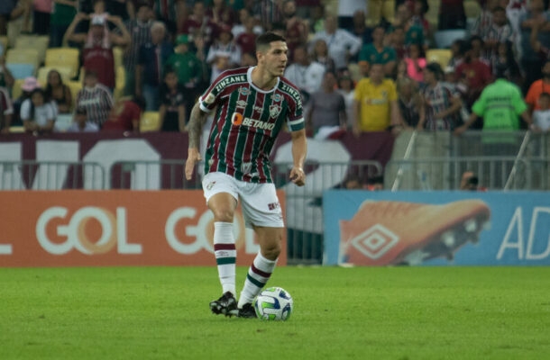 NINO - Visivelmente incomodado com algum desconforto físico, não comprometeu em suas ações. Mas foi sacado no intervalo. Nota 5,5 - Foto:  Leonardo Brasil / Fluminense 