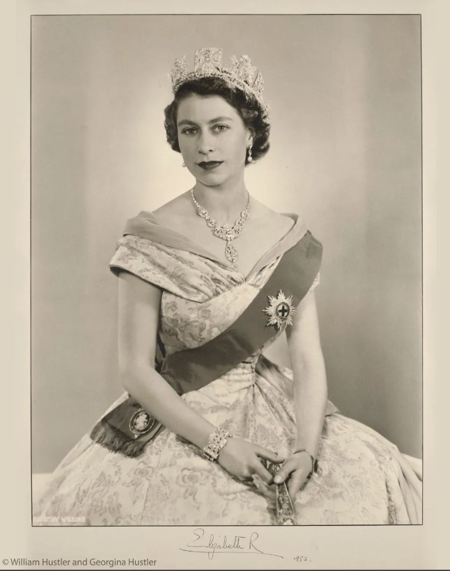 A primeira imagem de Elizabeth II após ser coroada rainha, em 1952. Foto: Divulgação/Buckingham Palace