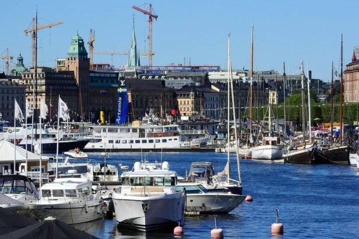 Fundada em 1252, Estocolmo rapidamente se tornou um importante centro comercial e político na região. Hoje, a cidade conta com cerca de 1,72 milhão de habitantes. Reprodução: Flipar