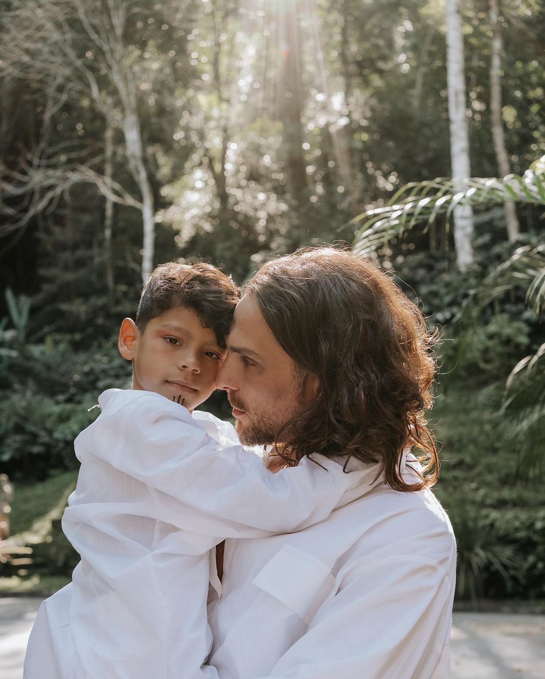 Igor Rickli e Aline Wirley posam com os filhos Reprodução/Instagram