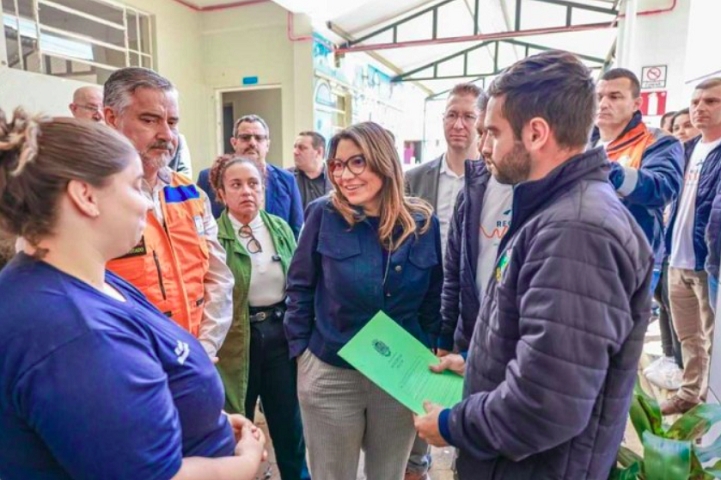 Como tentativa de amenizar os comentários negativos, a primeira-dama Janja esteve no estado no dia 28/09 e distribuiu cestas básicas às famílias do Vale do Taquari .