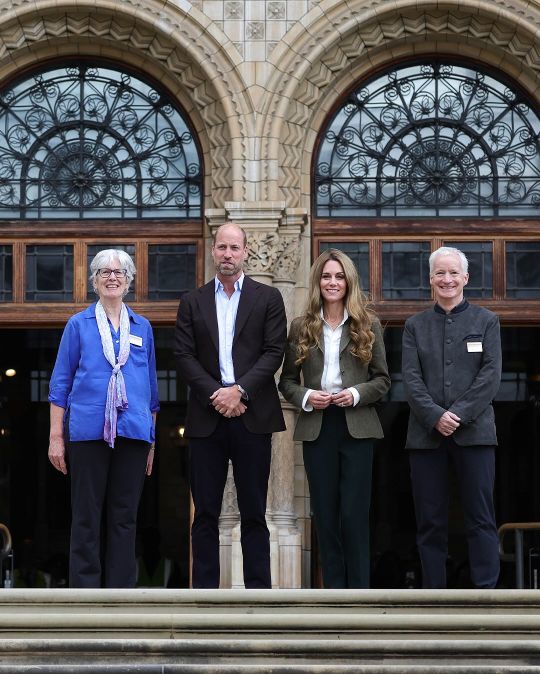 Kate Middleton exibe novo cabelo loiro em retorno à agenda real. Foto: Instagram