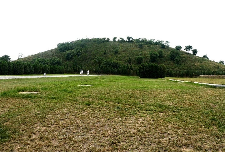 Pirâmides chinesas: Também conhecidas como Túmulos da Dinastia, são estruturas funerárias em formato de pirâmides. Elas ficam localizadas na província de Shaanxi e serviam para abrigar os restos mortais dos primeiros imperadores da China. Reprodução: Flipar