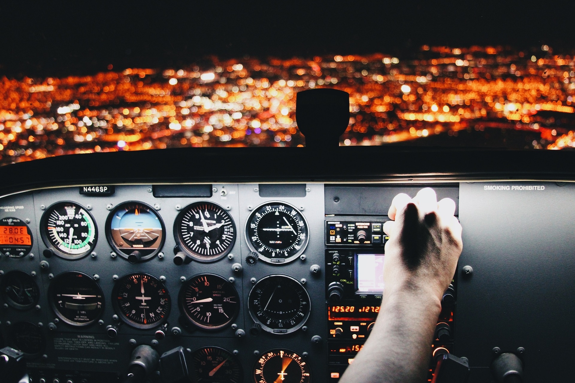 Pilotos devem seguir regras rígidas para exercer corretamente a profissão, garantindo a segurança dos voos.