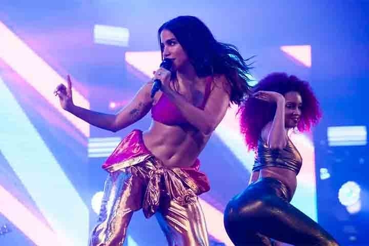 Anitta obteve mais uma conquista na música. Ela tornou-se a única brasileira a entrar numa seleção da Billboard das músicas que definem a cultura queer  no mundo. Reprodução: Flipar