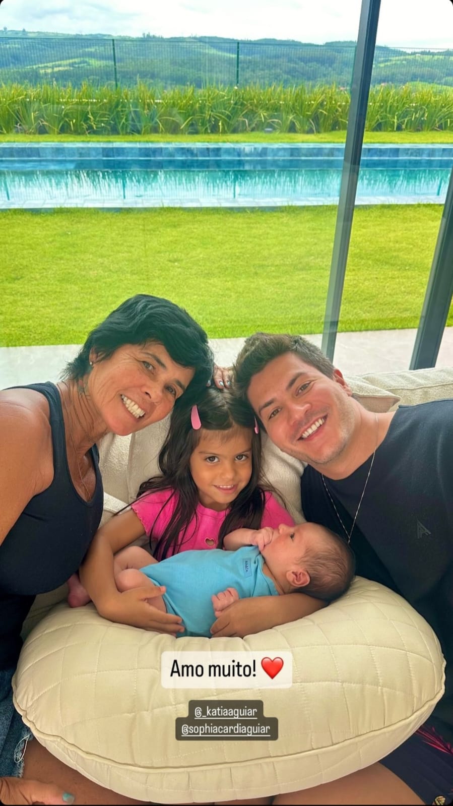 Arthur Aguiar publica foto ao lado de Sophia e do filho caçula: ‘Amo muito’ Reprodução/Instagram