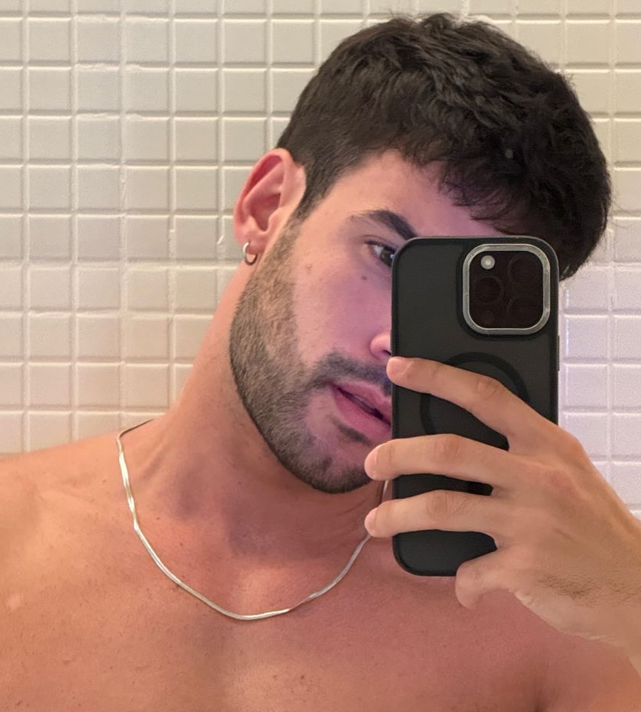  Diego Cruz tira foto no espelho. Foto: Reprodução Instagram @diegocruz_