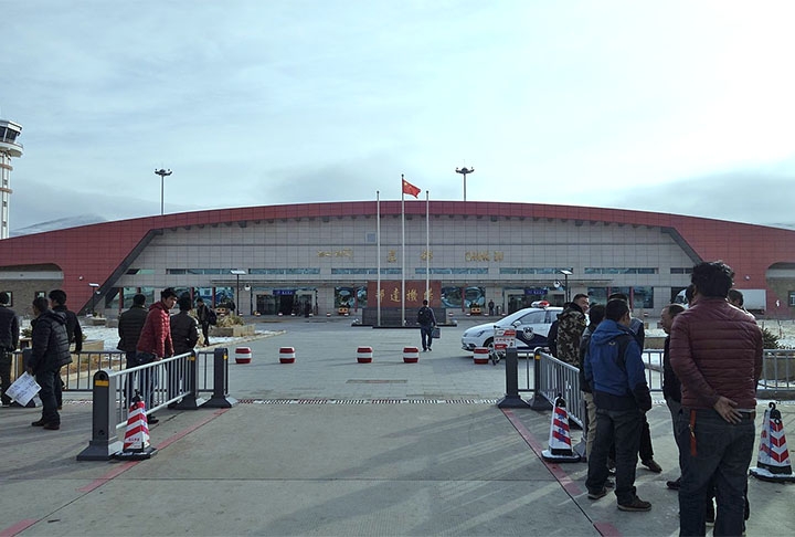 Por sinal, este aeroporto é o segundo mais alto do mundo, a 4.334 metros. Perde apenas para o aeroporto de Daocheng Yading, na China, que está a 4.411 metros de altitude.   Reprodução: Flipar