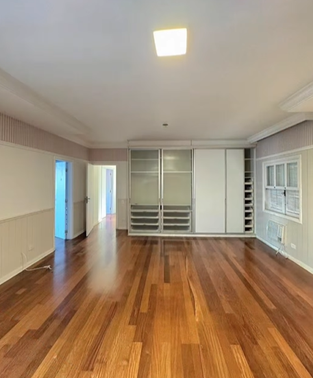 Espaço da mansão de Monique Evans. Foto: Reprodução/ Instagram @pauladukkaimoveis