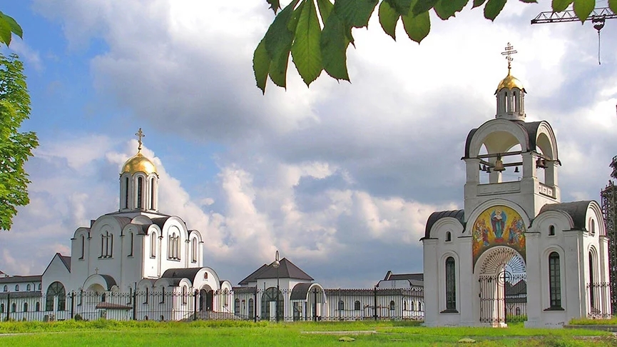 Bielorrússia - Este país do Leste Europeu não tem saída para o mar. Seus atrativos são históricos, como a sede da KGB e o Museu da Grande Guerra, na capital Minsk, além de muitas igrejas em estilo neorromânico.  Reprodução: Flipar