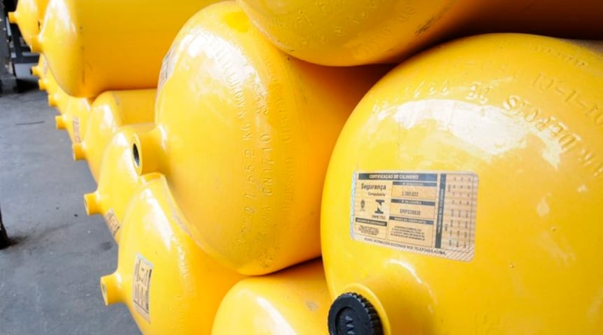 Outra desvantagem é o maior desgaste dos cabos de vela.  A vida útil desses componentes pode cair de 30.000 quilômetros para praticamente a metade.  Reprodução: Flipar