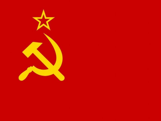 A crítica social e política permeia quase toda a sua obra, refletindo seu engajamento com as questões de seu tempo. Saramago foi um comunista declarado, e seus textos frequentemente abordam a opressão, a desigualdade e as falhas das instituições sociais e políticas. Reprodução: Flipar