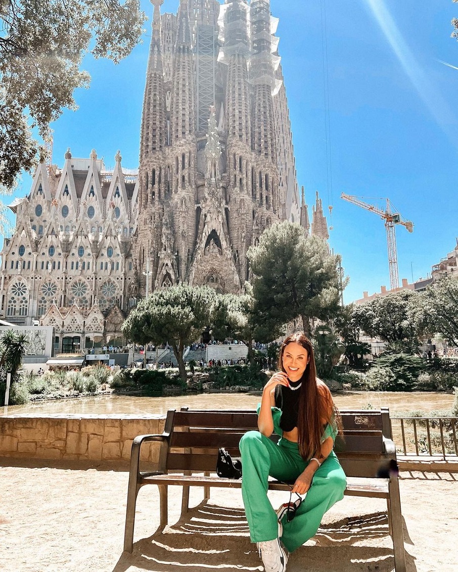 Sarah Andrade na Basílica de la Sagrada Família, na Espanha. Foto: Reprodução/Instagram 02.08.2023
