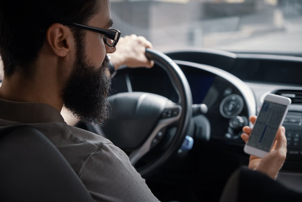 Na pesquisa do fim de 2023, quase sete entre dez entrevistados declararam que o transporte de passageiros representa o seu principal sustento. Já 30,9% dos participantes dizem que atuam como motorista para ganhar um dinheiro a mais.  Reprodução: Flipar