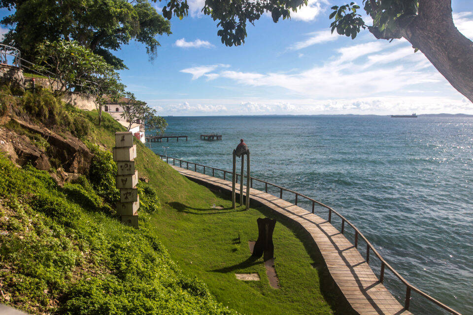 Dentro do Parque de Esculturas do MAM há uma charmosa e tranquila praia. Foto: Amanda Oliveira